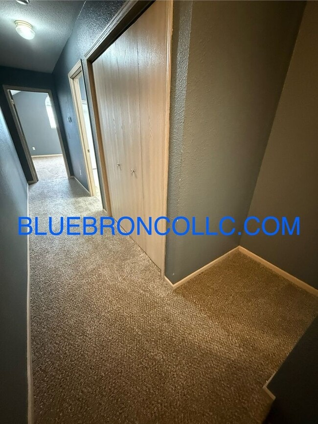 Building Photo - Remodeled 3-Bedroom Home in Lee’s Summit w...