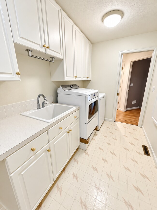 Building Photo - 1032 Linden Gate Ct