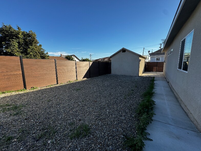 Building Photo - 1486 W 7th St