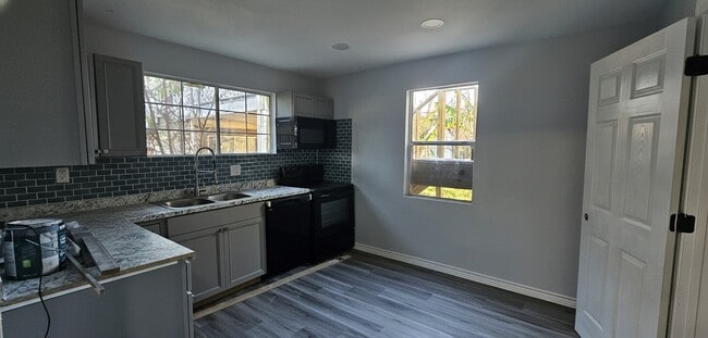 Building Photo - 2634 Tidewater Dr