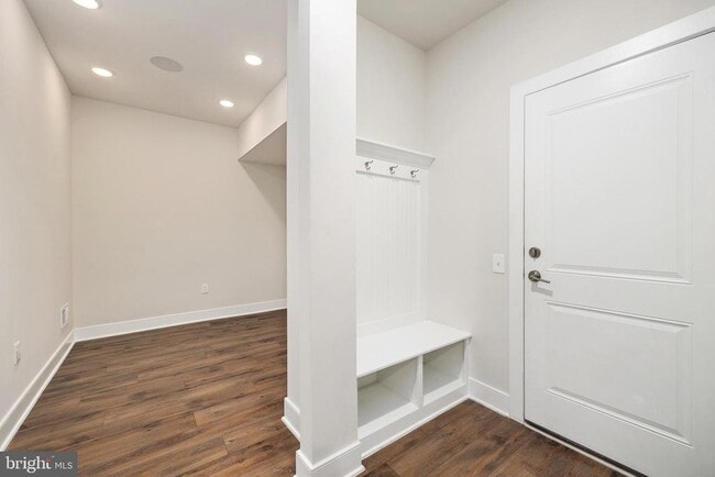 Building Photo - 1743 Riverbluff Ave
