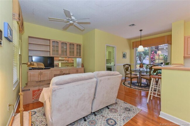 Building Photo - 3510 SE Cambridge Dr