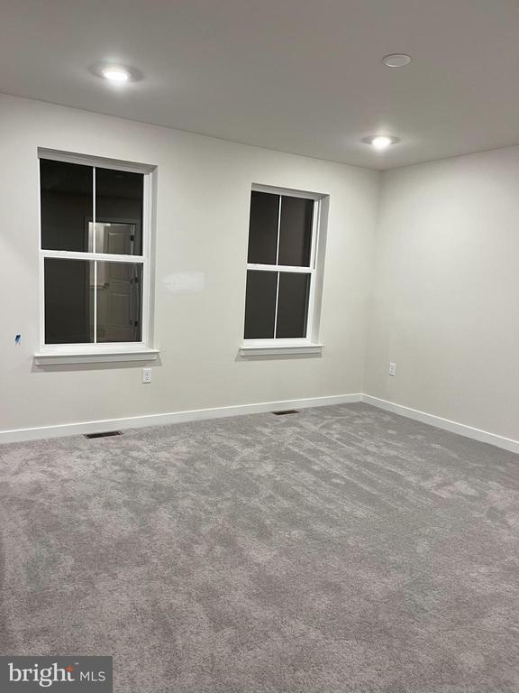 Building Photo - 507 Titanium St