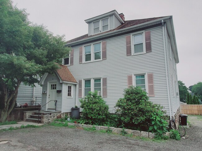 Building Photo - 16 Highland Rd
