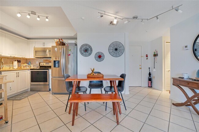 Building Photo - 3500 Coral Wy
