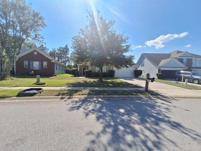 Primary Photo - *****HURRY - $500 OFF OCTOBER RENT ***** W...