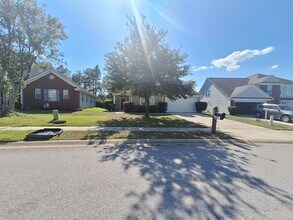 Building Photo - *****HURRY - $500 OFF OCTOBER RENT ***** W...