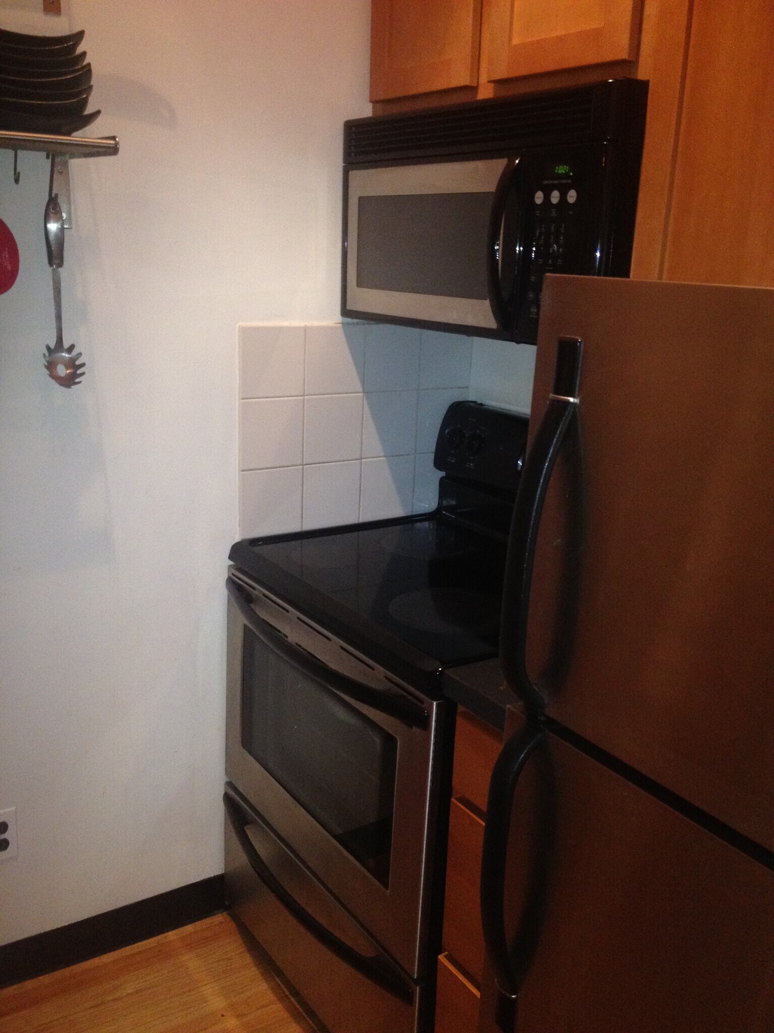 Kitchen Appliances - 1010 Race St