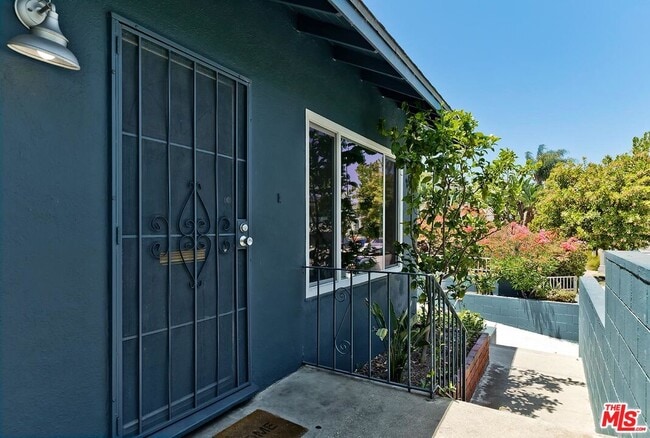 Building Photo - 2002 20th St