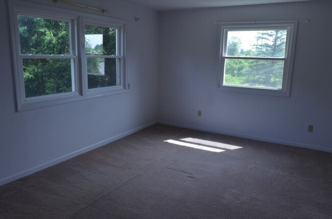 Building Photo - 7 Rivendell Dr