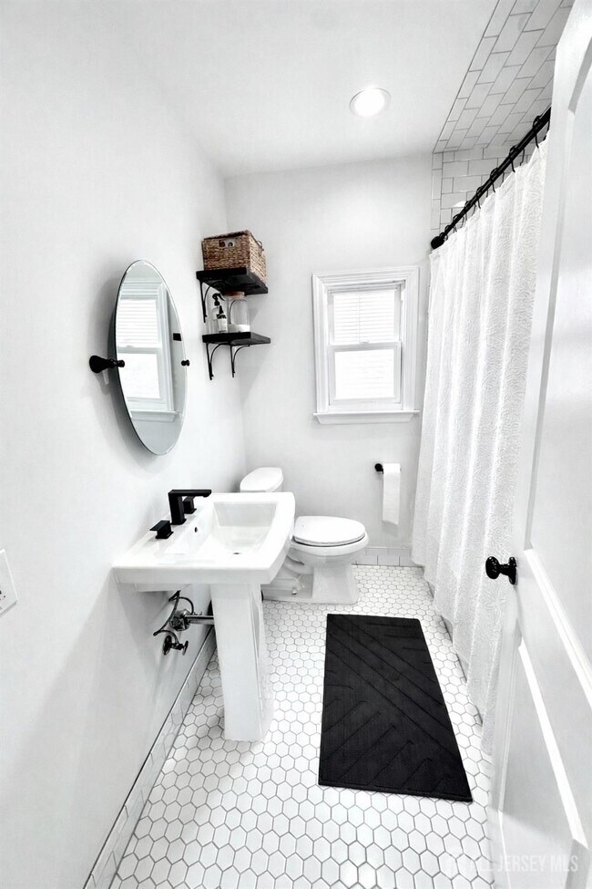 Building Photo - 139 Sylvan Ave