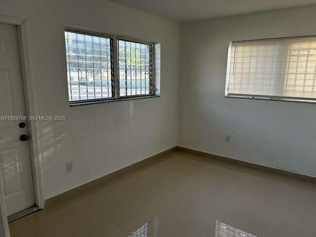 Building Photo - 3120 NW 19th Ave