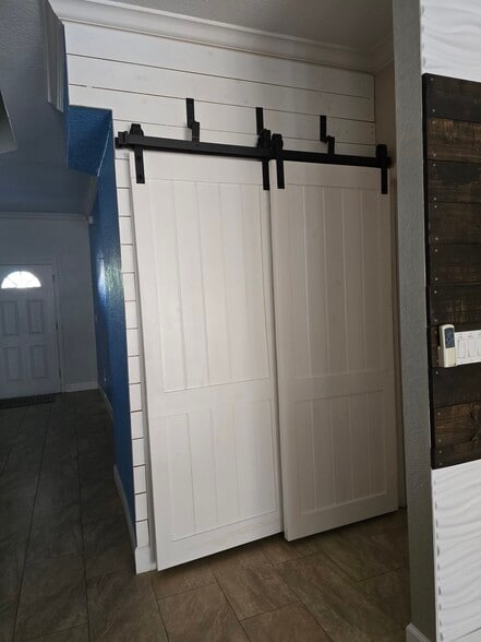 Washer/Dryer closet - 802 King Neptune Ln