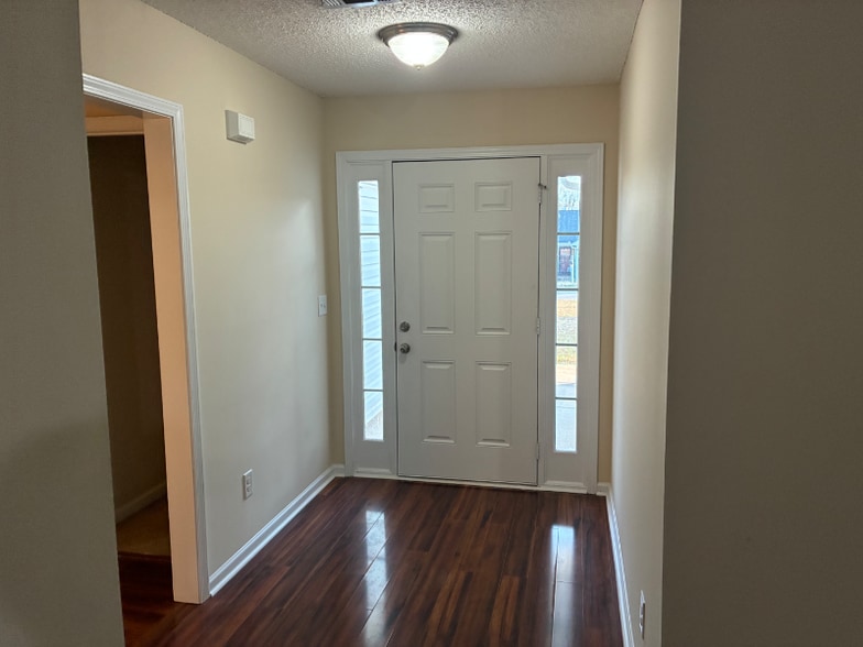 Building Photo - 135 Ansley Dr