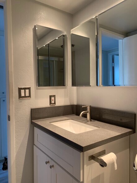 Bathroom - 4062 Georgia St