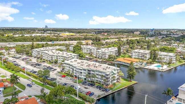 Building Photo - 2741 Taft St