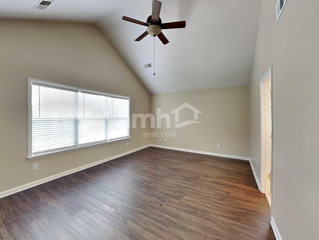 Building Photo - 1542 Cardinal Ln