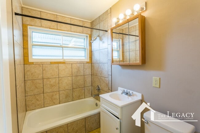 Building Photo - Ranch Style Home