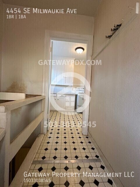 Building Photo - 4454 SE Milwaukie Ave