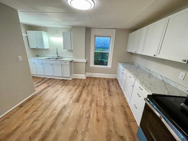 Building Photo - 307 W 9th Ave