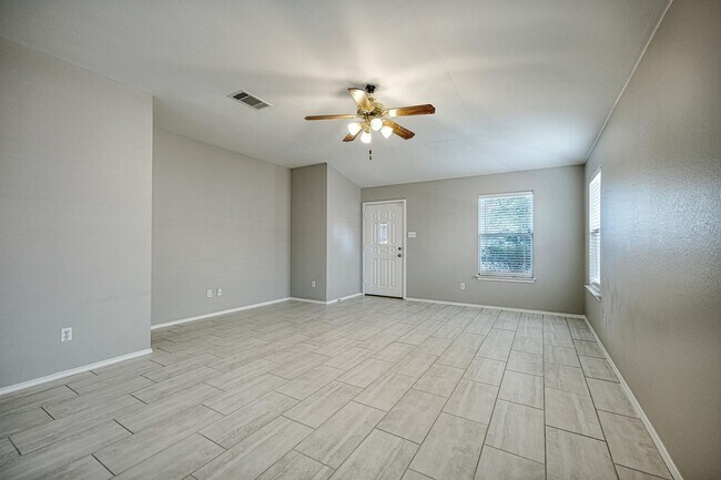 Building Photo - Great 3B/2B home in Austin Colony!