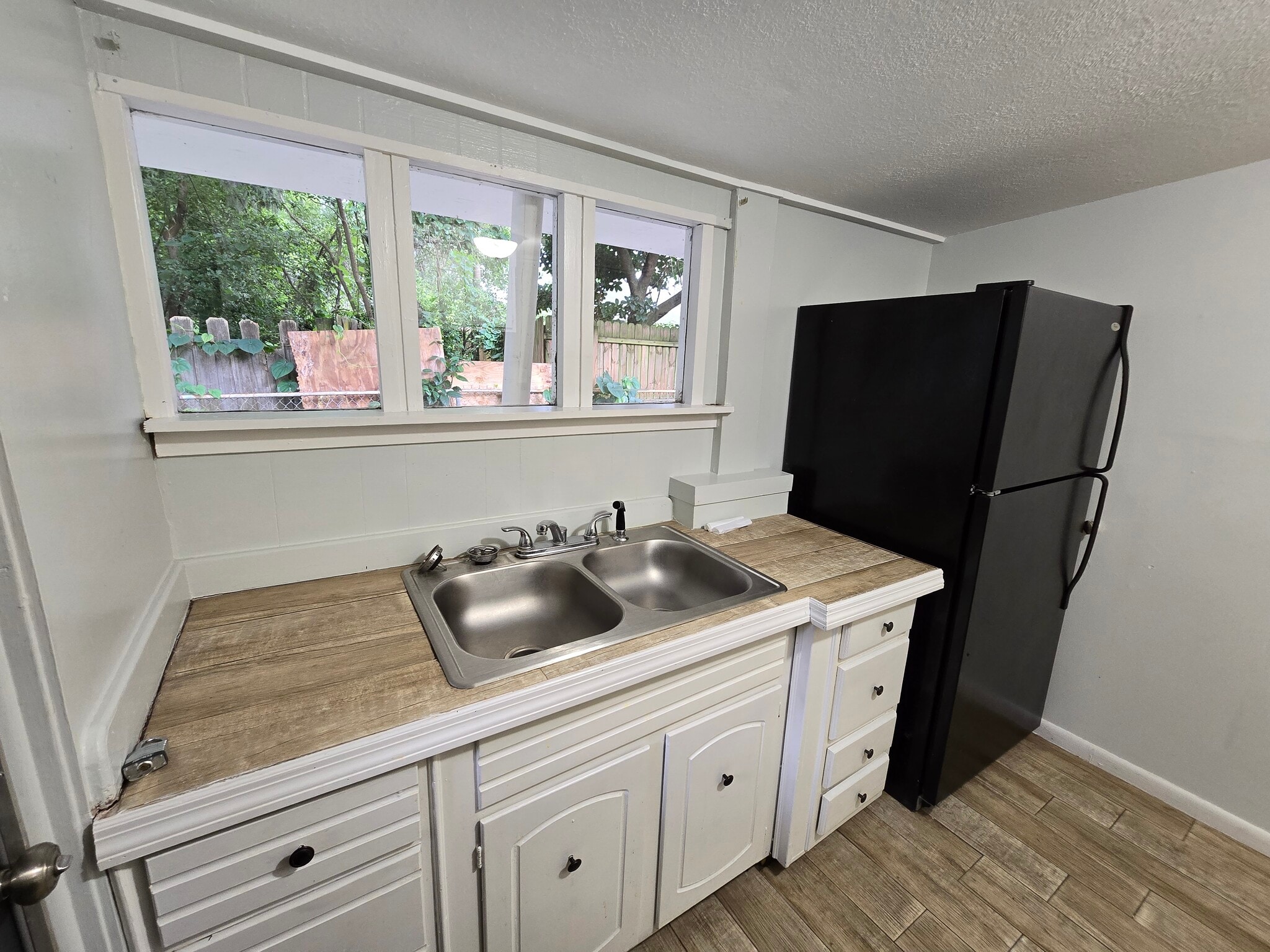Building Photo - 7107 Arlet Dr