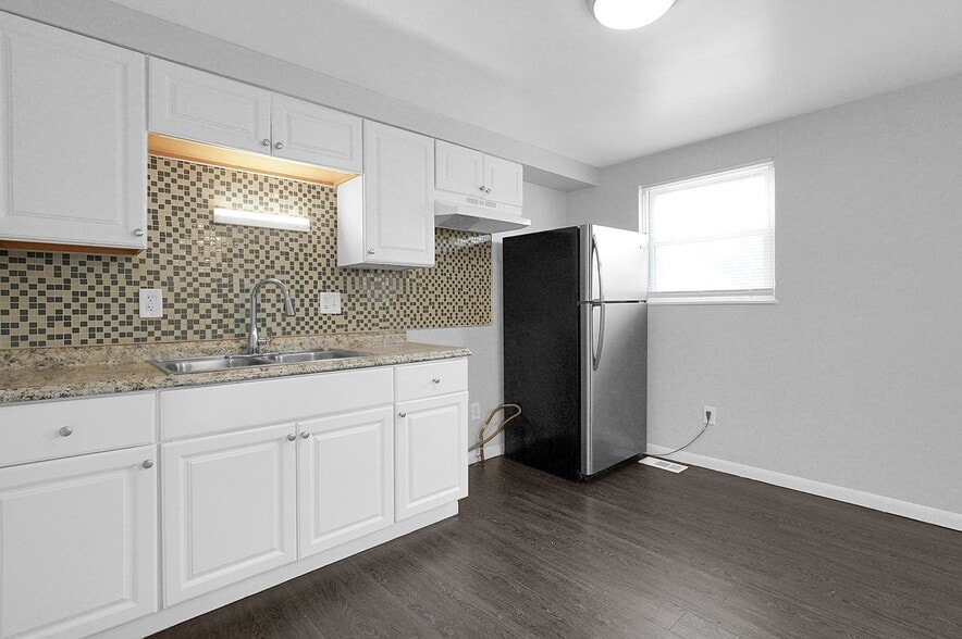 Building Photo - 1652 E 25th Ave