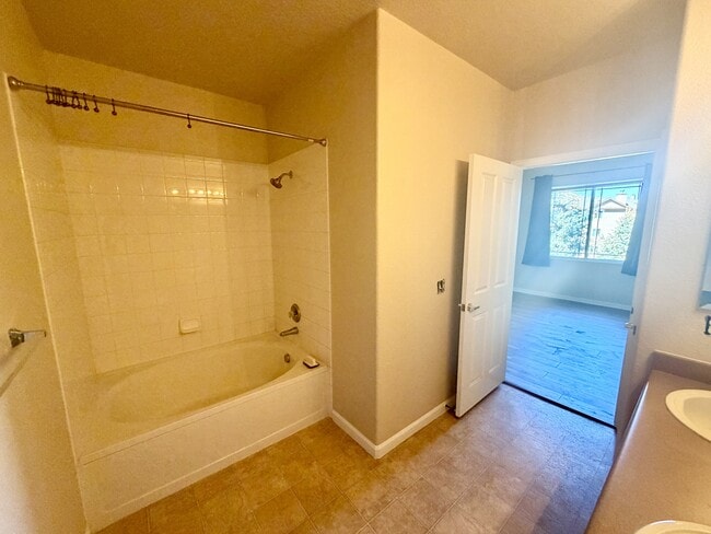 Building Photo - 9538 W San Juan Cir