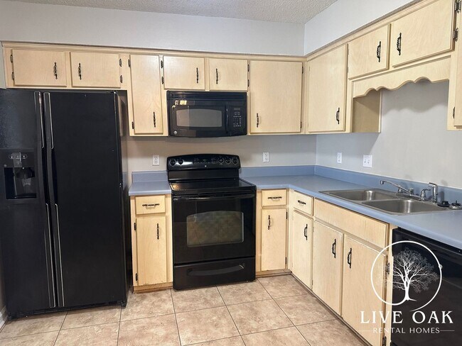 Building Photo - ENJOY A $500 MOVE-IN CREDIT WHEN YOU LEASE TODAY!**