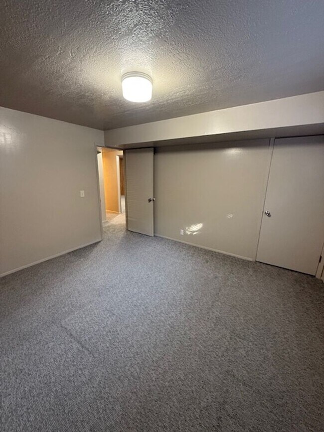 Building Photo - 537 E Acoma Rd
