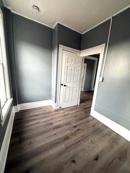 Building Photo - 204 1st St