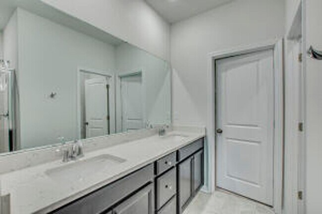 Building Photo - Available March 10th. Beautiful 6 BR/4.5 BA Home in Tanner Plantation!