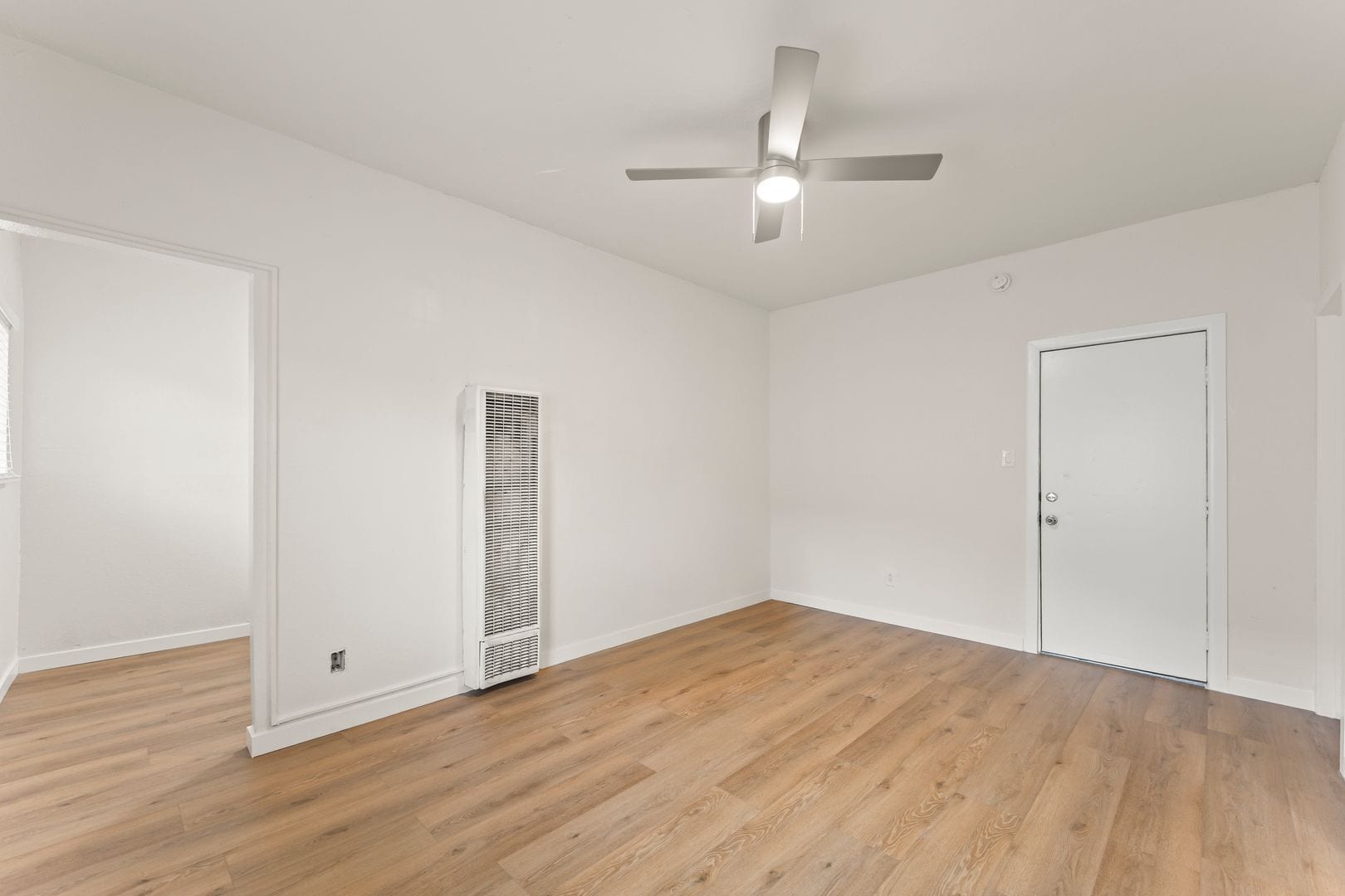 Building Photo - 182 W Vernon Ave