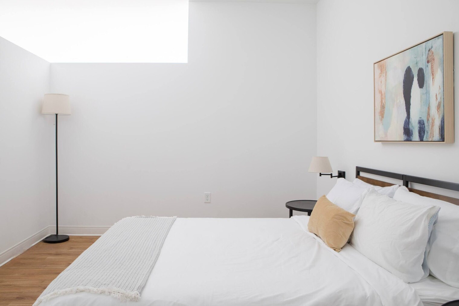 Building Photo - 1237 N Van Buren St