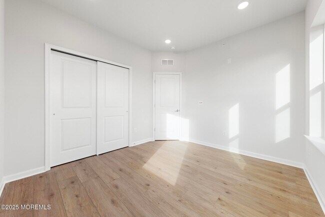 Building Photo - 20 Barton Ave