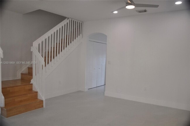 Building Photo - 8261 NW 107 Ct