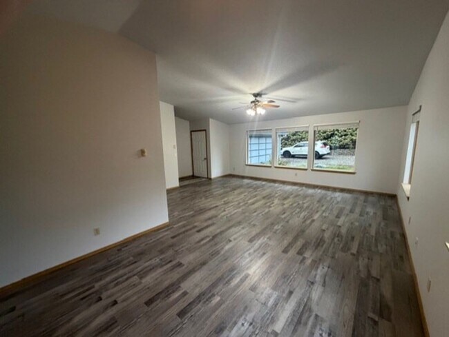 Building Photo - Charming home surrounded by farmlands