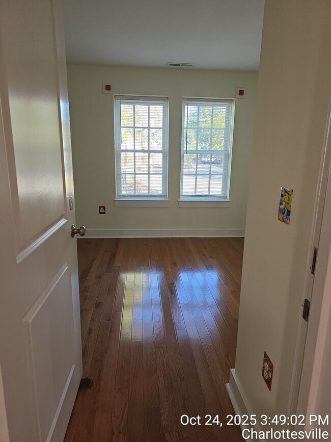 Building Photo - 419 17th St NW