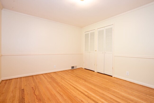 Building Photo - Beautiful Magnolia Brick close to village ...