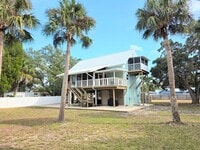 Building Photo - Cozy Coastal Retreat!