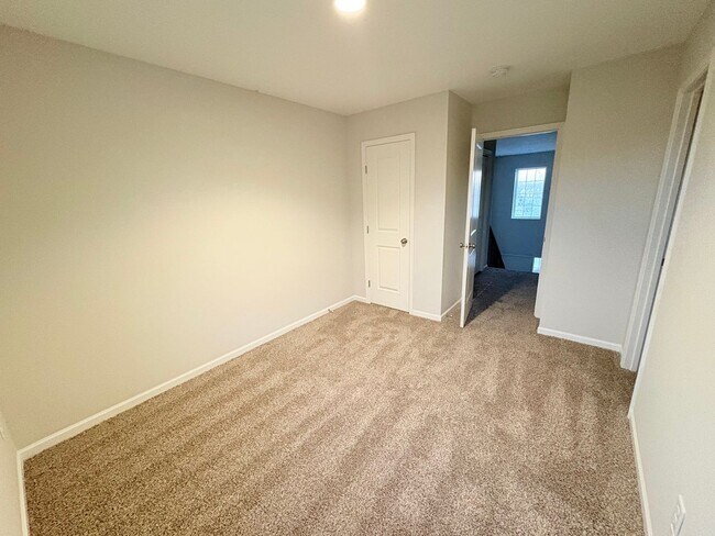 Building Photo - 3 Bedroom | 2.5 Bath | 2-Car Garage in Gra...