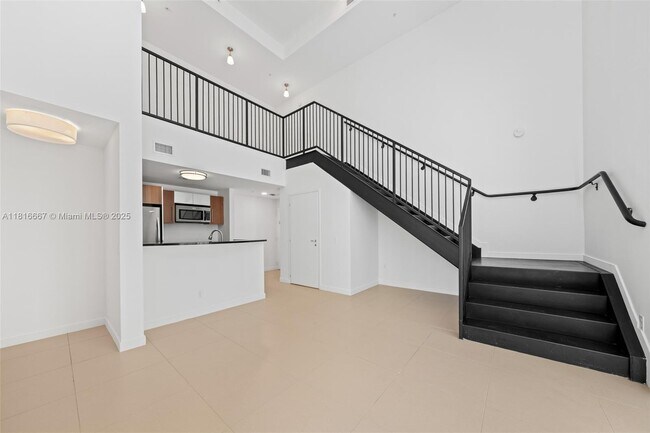 Building Photo - 300 S Biscayne Blvd