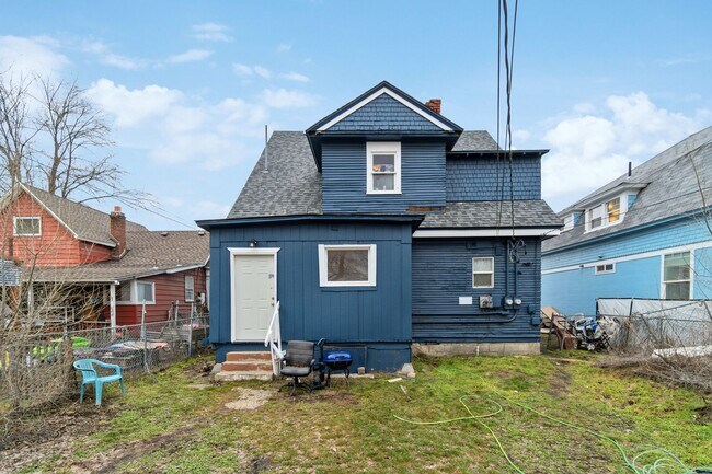 Building Photo - 2305 W Broadway Ave