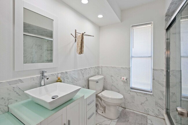 Building Photo - Spacious 3/2 Single Family Home in Spring Hill