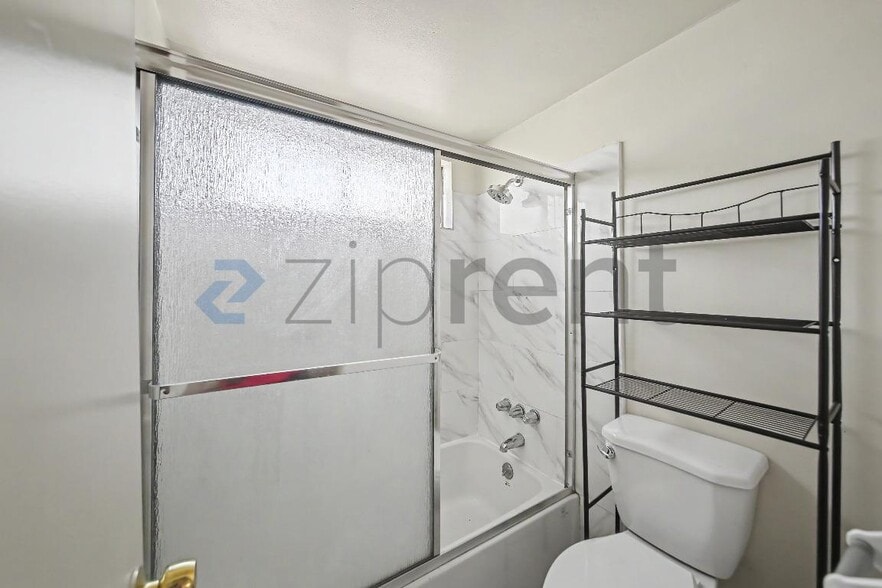 Building Photo - Unit C
