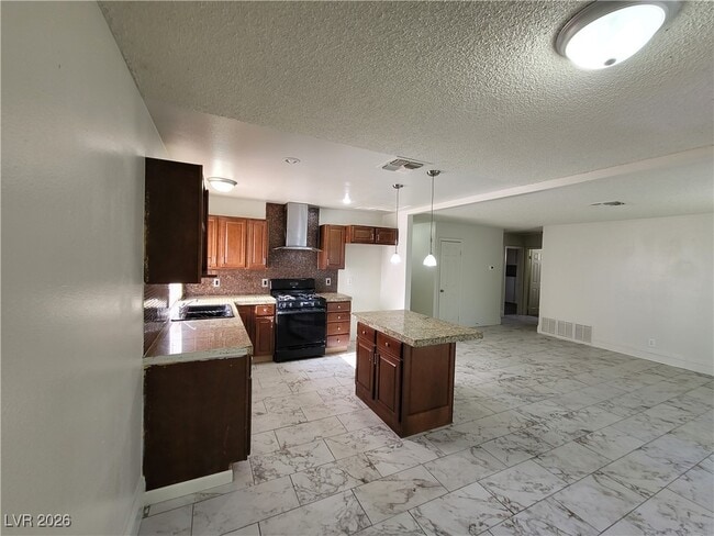 Building Photo - 3908 Montebello Ave