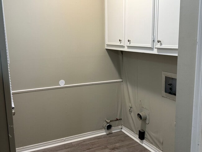 Building Photo - 3 bedroom/2 bath house in 047 Brandon!