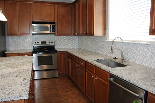 Building Photo - 217 Edgecroft Way