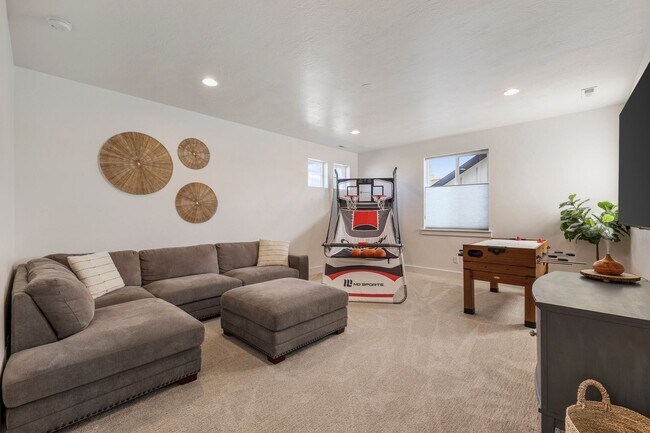 Building Photo - Beautiful 4 bed 2.5 bath home