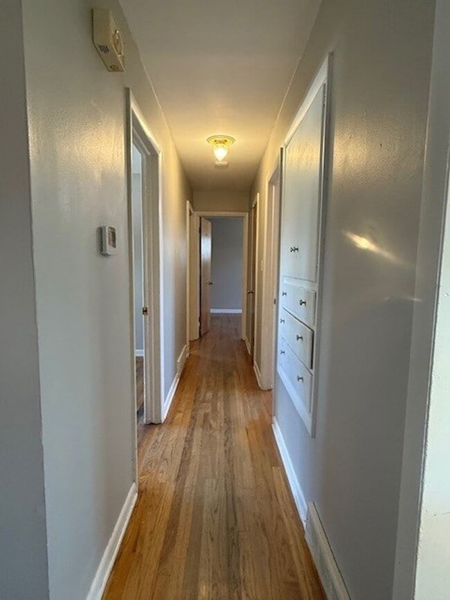 Building Photo - House For Lease